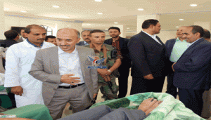 نائب وزير الصحة ومحافظ ذمار يتفقدان عدد من الأقسام الطبية في هيئة مستشفى ذمار العام